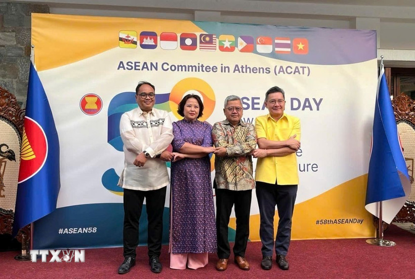 Các đại sứ ASEAN tại sự kiện Ngày ASEAN. (Ảnh: Đại Sứ quán Việt Nam tại Hy Lạp cung cấp)