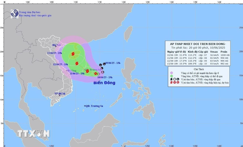 Hướng di chuyển của áp thấp nhiệt đới trên biển Đông. (Ảnh: TTXVN phát)