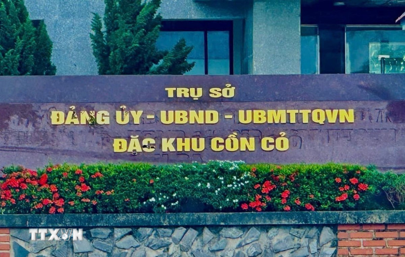 Trụ sở Đảng uỷ, Ủy ban Nhân dân Đặc khu Cồn Cỏ. (Ảnh: Thanh Thủy/TTXVN)