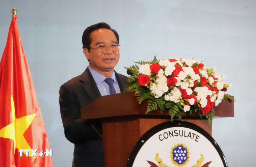 Chủ tịch Ủy ban nhân dân Thành phố Hồ Chí Minh Nguyễn Văn Được phát biểu tại lễ kỷ niệm. (Ảnh: Hữu Duyên/ TTXVN)