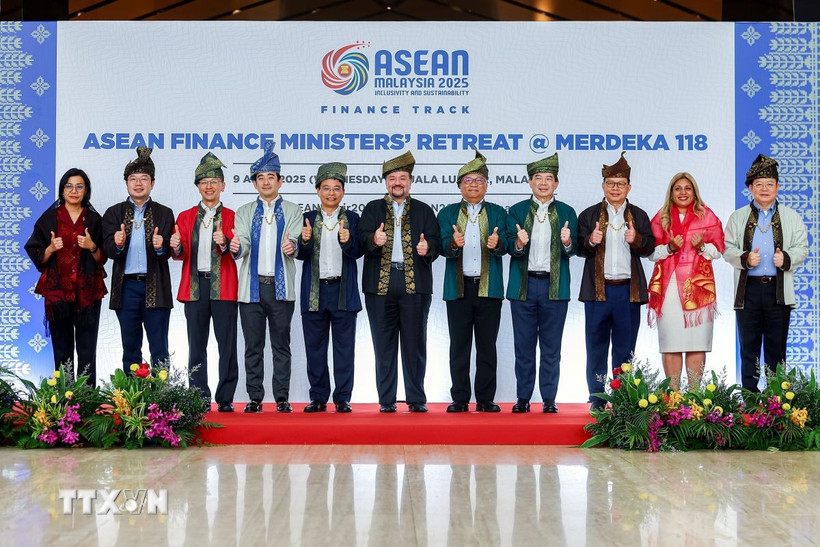 Hội nghị Bộ trưởng Tài chính và Thống đốc Ngân hàng Trung ương ASEAN lần thứ 12 tại Malaysia, đoàn đại biểu Bộ Tài chính Việt Nam do Bộ trưởng Nguyễn Văn Thắng dẫn đầu và đoàn đại biểu Ngân hàng Nhà nước do Phó Thống đốc Nguyễn Đức Cảnh dẫn đầu đã có nhiều đóng góp tại hội nghị. (Ảnh: Hằng Linh/TTXVN )