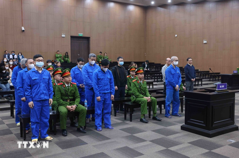 Các bị cáo tại phiên toà xét xử. (Ảnh: Phạm Kiên/TTXVN)