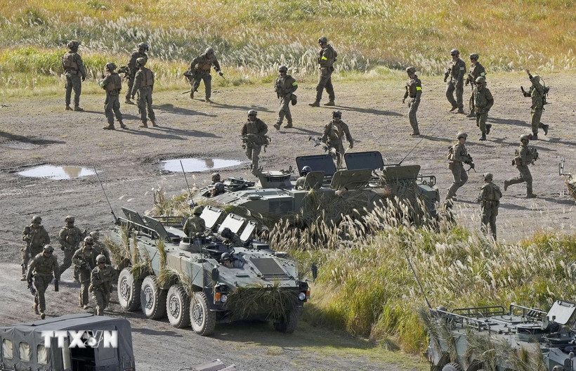 (Tư liệu) Binh sĩ thuộc Lực lượng phòng vệ mặt đất Nhật Bản tham gia cuộc tập trận chung với binh sĩ Mỹ tại tỉnh Oita, Nhật Bản, ngày 29/10/2023. (Ảnh: Kyodo/TTXVN)