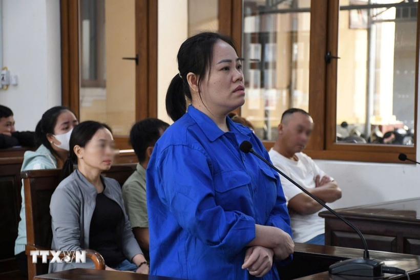 Bị cáo Nguyễn Thị Hồng Bích trước tòa. (Ảnh: Sỹ Tuyên/TTXVN) 
