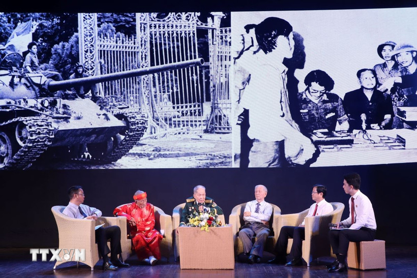 Các đại biểu tham gia giao lưu tại chương trình. (Ảnh: Thu Hương/TTXVN)