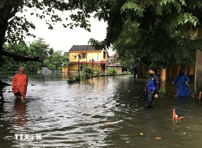 Mưa lớn kéo dài nhiều ngày khiến nước sông suối lên cao. (Ảnh: Anh Dũng/TTXVN)