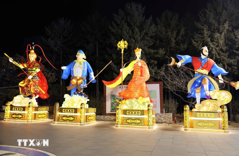 Hình tượng Tôn Ngộ Không, Đường Tăng, Trư Bát Giới, Sa Tăng được xây dựng tại các khu du lịch sinh thái và danh thắng thiên nhiên của Cát Lâm, nhằm thu hút khách du lịch. (Ảnh: Quang Hưng/TTXVN)