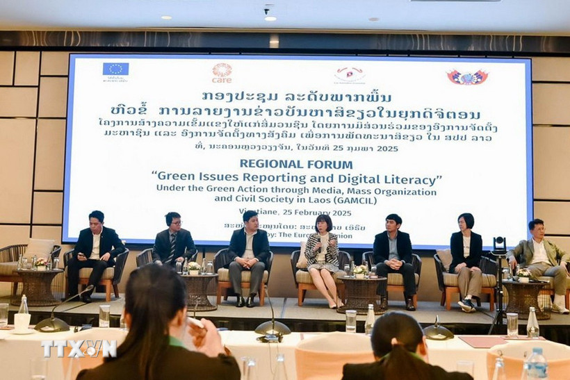 Bà Nguyễn Hải Vân, Phó Trưởng Ban Biên tập Tin Đối ngoại, Thông tấn xã Việt Nam (thứ 4, từ phải qua) chia sẻ tại Diễn đàn. (Ảnh: TTXVN phát)