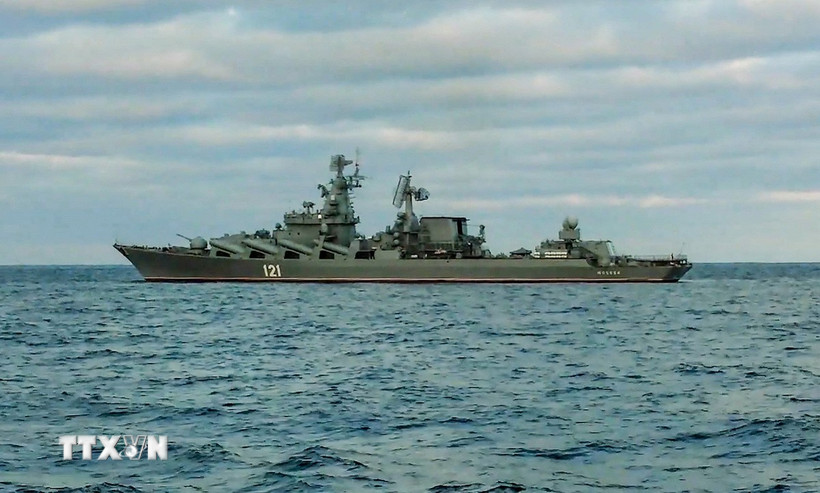 Trong ảnh (do Bộ Quốc phòng Nga công bố): Tàu khu trục Moskva của Nga tham gia tập trận hải quân trên Biển Đen, ngoài khơi cảng Sevastopol thuộc Crimea, ngày 12/2/2022. Ảnh: AFP/TTXVN
