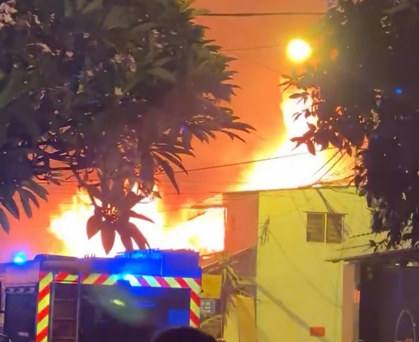 Hiện trường vụ cháy nhà làm 3 người tử vong. (Ảnh: TTXVN phát)