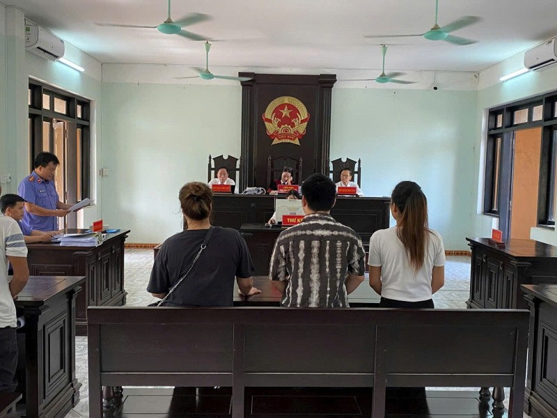 Khởi tố Phó Chánh án Toà dân sự Huế vì nhận hối lộ.