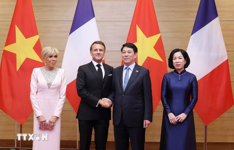 Chủ tịch nước Lương Cường và Phu nhân chủ trì tiệc chiêu đãi Tổng thống Pháp Emmanuel Macron và Phu nhân. (Ảnh: Lâm Khánh/TTXVN)