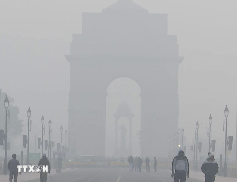 Không khí ô nhiễm nghiêm trọng tại New Delhi, Ấn Độ ngày 17/12/2025. (Ảnh: ANI/TTXVN) 