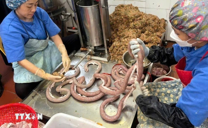 Cơ sở không xuất trình được nguồn gốc xuất xứ của nội tạng. (Ảnh: TTXVN phát)