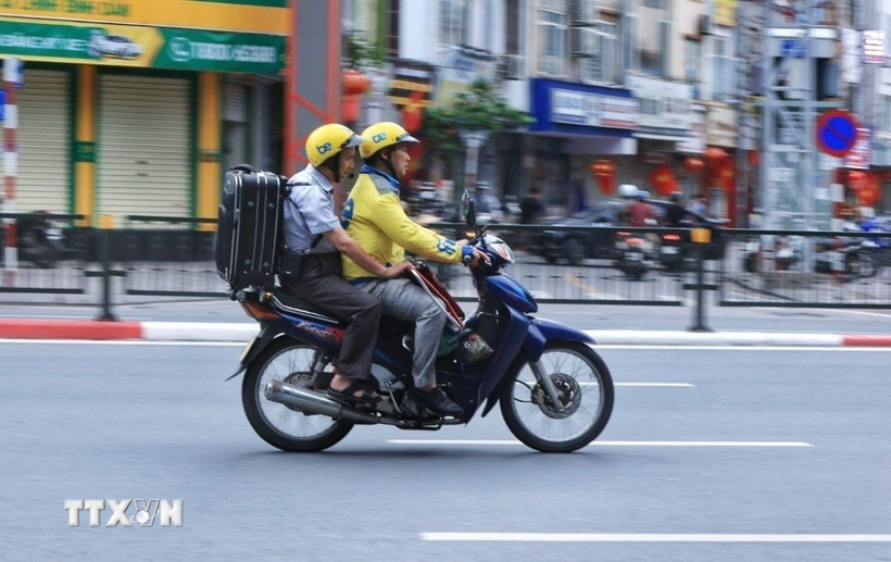 Dịp nghỉ lễ, thu nhập của các tài xế công nghệ tăng cao hơn so với ngày thường do lượng khách đông. (Ảnh: Tuấn Anh/TTXVN) 