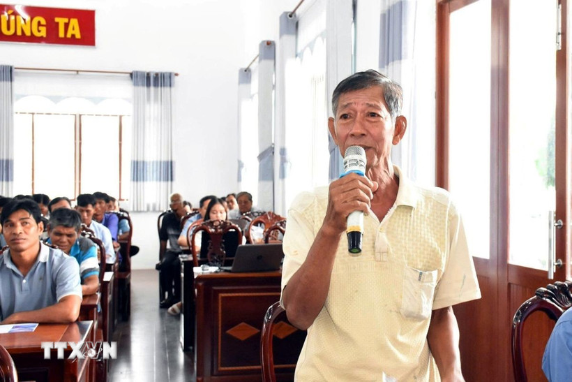 Ngư dân đặt câu hỏi liên quan đến hành vi bị xử lý hình sự trong vi phạm khai thác IUU. (Ảnh: Trung Kiên/TTXVN)