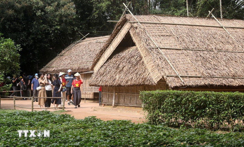 Những mái tranh quê Bác tiếp tục kể lại câu chuyện về một cuộc đời lớn, được nuôi dưỡng từ những điều bình dị nhất. (Ảnh: Văn Tý/TTXVN)