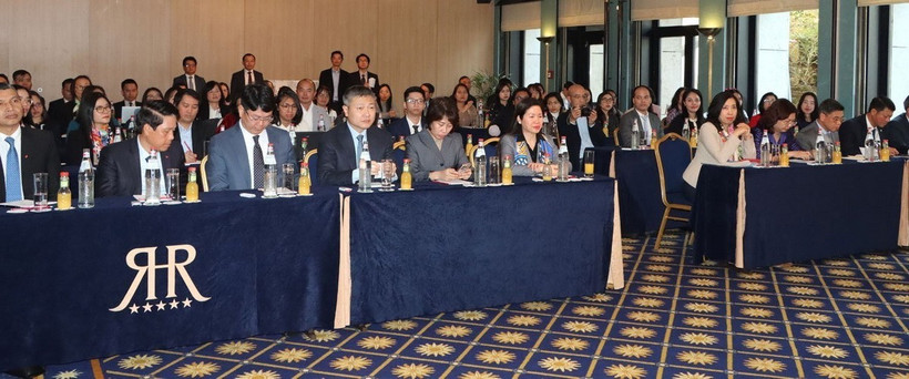 Lễ ra mắt Hội trí thức Việt Nam tại Bỉ và Luxembourg (ViLaB) và tọa đàm chuyên gia tài chính người Việt tại Luxembourg. (Ảnh: Hương Giang/Luxembourg)