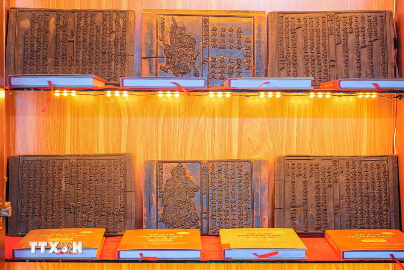 Khoảng 130 bản khắc gỗ bộ sách "Cổ kim truyền lục" đang được lưu giữ. (Ảnh: Hoàng Hiếu/TTXVN)