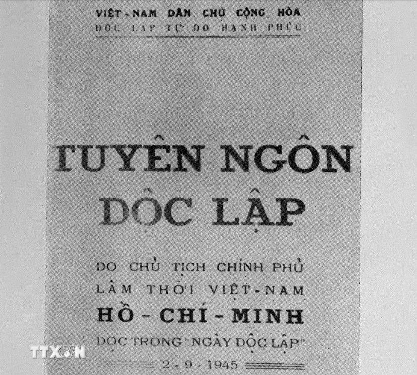 Tuyên ngôn độc lập - bản “khai sinh” nhà nước dân chủ nhân dân đầu tiên ở Đông Nam Á - đã đưa tên đất nước Việt Nam trở lại bản đồ chính trị thế giới được Chủ tịch Hồ Chí Minh khởi thảo tại ngôi nhà của nhà tư sản dân tộc Trịnh Văn Bô (48 Hàng Ngang, Hà Nội) vào đêm 28/8/1945. (Ảnh: Tư liệu TTXVN)