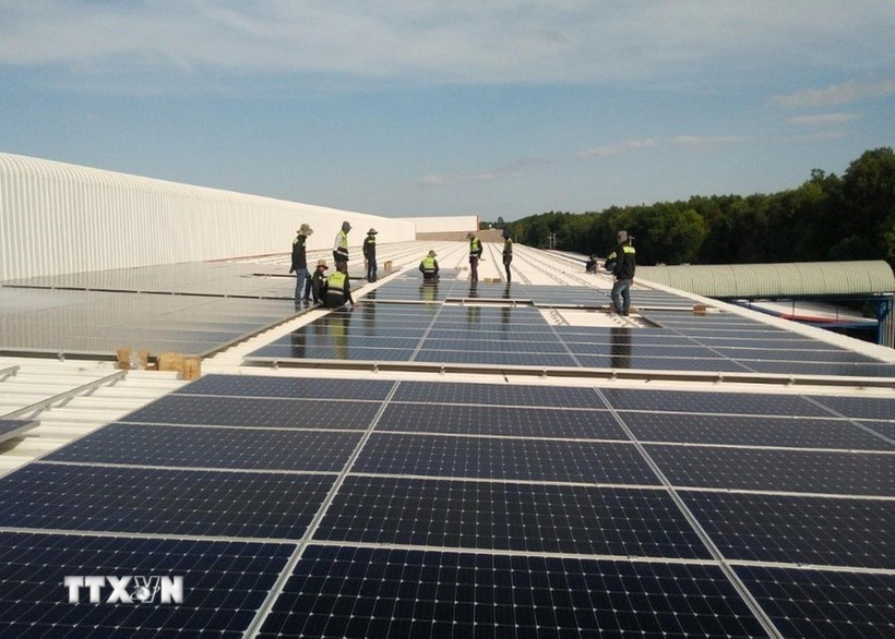 Các doanh nghiệp tại Bình Dương gia tăng đầu tư điện năng lượng tái tạo, phục vụ cho các nhà máy sản xuất. (Ảnh: TTXVN phát)