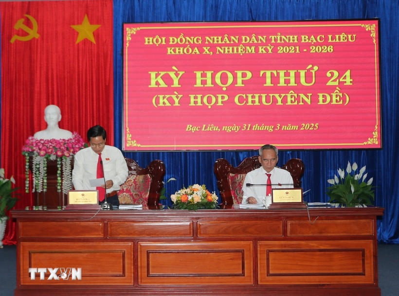 Chủ tọa điều hành kỳ họp. (Ảnh: Tuấn Kiệt/TTXVN)