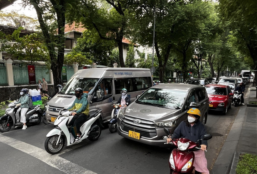 Phương tiện tham gia giao thông trên đường Nam Kỳ Khởi Nghĩa (Quận 1, Thành phố Hồ Chí Minh). (Ảnh: Thành Vũ/TTXVN)