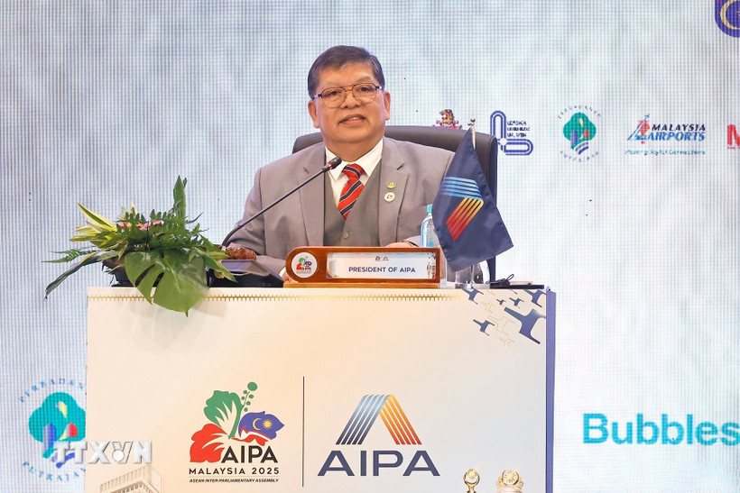 Chủ tịch Hạ viện Malaysia - Chủ tịch AIPA-46 Johari Abdul phát biểu. (Ảnh: Doãn Tấn/TTXVN) 