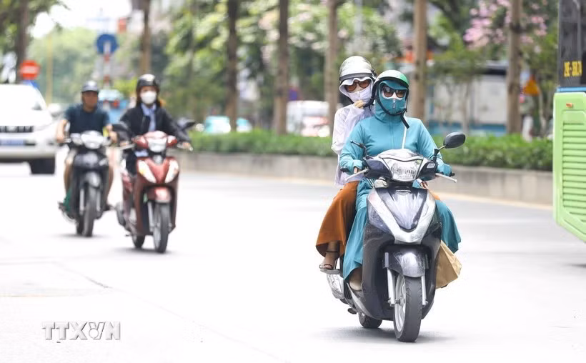 Nắng nóng bao trùm nhiều khu vực. (Ảnh: Lê Đông/TTXVN)