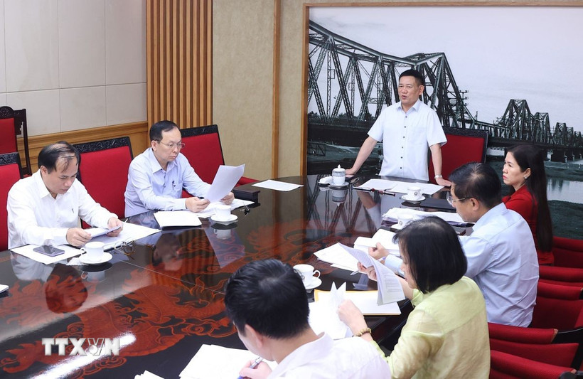 Phó Thủ tướng Hồ Đức Phớc chủ trì cuộc họp. (Ảnh: Văn Điệp/TTXVN)