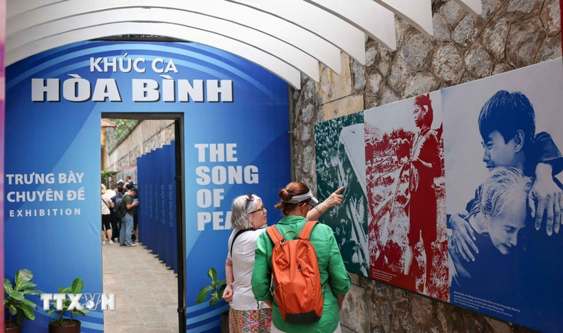 “Khúc ca hòa bình” nhằm tri ân các anh hùng liệt sỹ, chiến sỹ yêu nước, cách mạng đã hy sinh vì Tổ quốc. (Ảnh: Thanh Tùng/TTXVN)