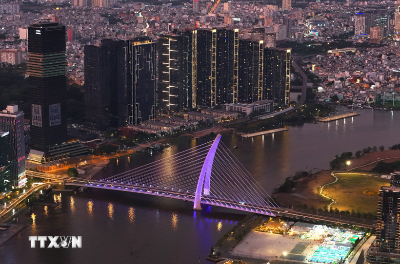 Thành phố Hồ Chí Minh về đêm. (Ảnh: Hồng Đạt/TTXVN)