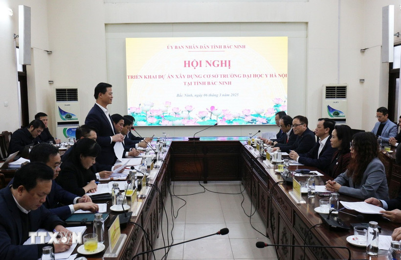 Toàn cảnh Hội nghị triển khai Dự án xây dựng cơ sở Trường Đại học Y Hà Nội tại Bắc Ninh. (Ảnh: Thái Hùng/TTXVN)