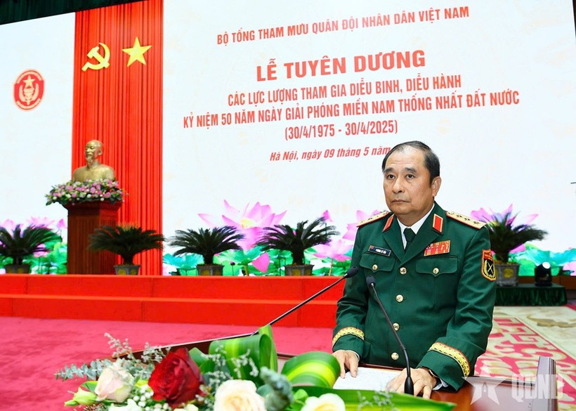 Thượng tướng Phùng Sĩ Tấn, Phó tổng Tham mưu trưởng Quân đội Nhân dân Việt Nam chủ trì buổi lễ. 