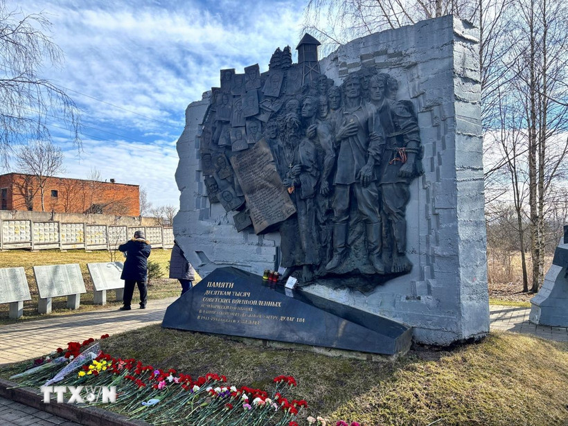 Tượng đài tưởng niệm các chiến sỹ Hồng quân Liên Xô đã hy sinh trong trại tập trung phát xít tại thành phố Vyazma, tỉnh Smolensk. (Ảnh: Tâm Hằng/TTXVN) 