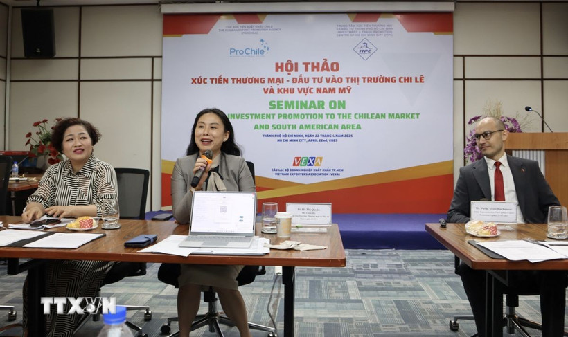 Các chuyên gia thông tin cơ hội đầu tư kinh doanh vào Nam Mỹ tại hội thảo. (Ảnh: Xuân Anh/TTXVN)