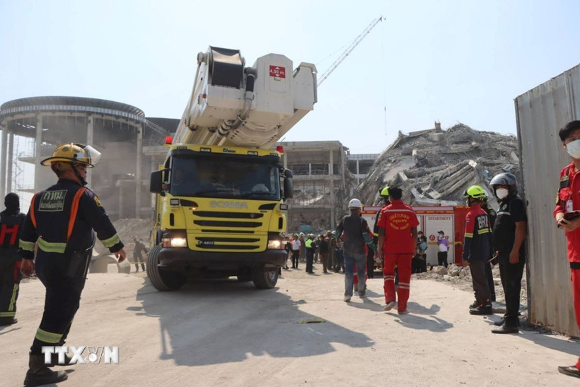 Hiện trường vụ sập tòa nhà tại Bangkok, Thái Lan, do ảnh hưởng của trận động đất ở Myanmar ngày 28/3/2025. (Ảnh: THX/TTXVN)