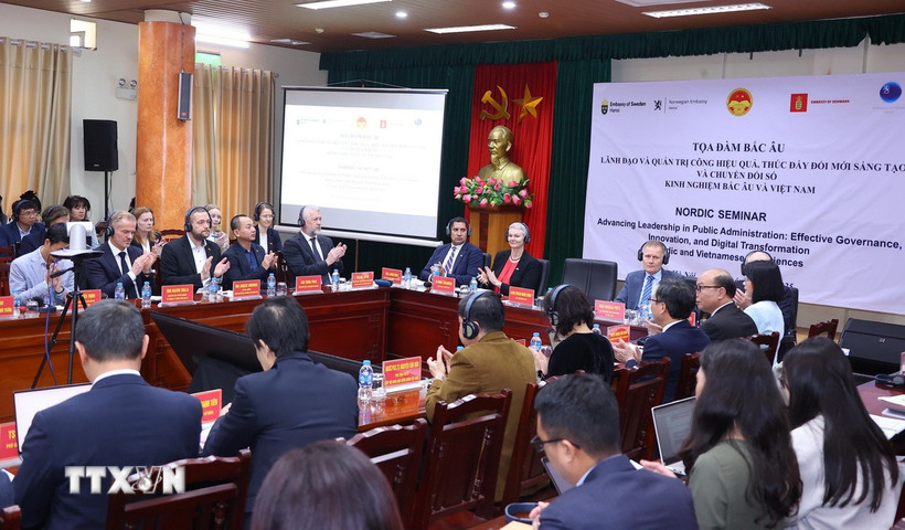 Toạ đàm khoa học “Lãnh đạo và Quản trị công hiệu quả, thúc đẩy đối mới sáng tạo và chuyển đổi số: Kinh nghiệm Bắc Âu và Việt Nam”. Ảnh: Văn Điệp – TTXVN