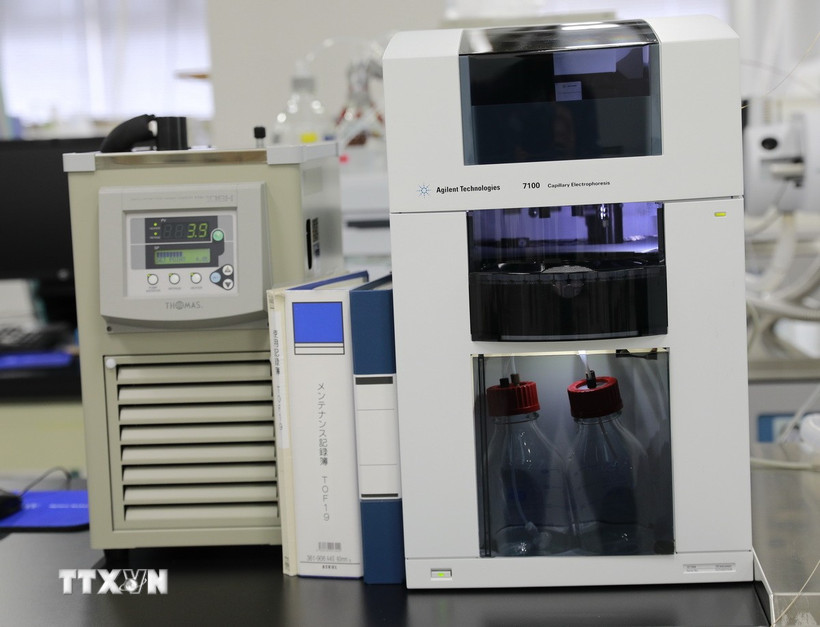 Bộ phận chính của thiết bị CE-MS. (Ảnh: Xuân Giao/TTXVN)