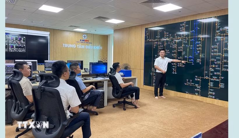 Đề án hướng tới xây dựng hệ sinh thái nhân tài quốc gia hiện đại, hội nhập quốc tế; đến năm 2030 thu hút, trọng dụng khoảng 1.000 nhân tài trong ba nhóm lĩnh vực ưu tiên gồm công nghệ chiến lược và chuyển đổi số; khoa học, công nghệ và đổi mới sáng tạo phục vụ phát triển bền vững; cùng một số lĩnh vực chiến lược khác. Đến năm 2045, Việt Nam phấn đấu trở thành điểm đến hấp dẫn đối với các nhà khoa học, chuyên gia và nhân tài trong nước, quốc tế. (Ảnh: Hoàng Hải/TTXVN)