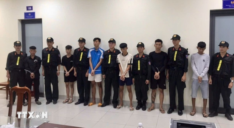 Các đối tượng bị Công an tỉnh An Giang bắt giữ. (Ảnh: TTXVN phát)