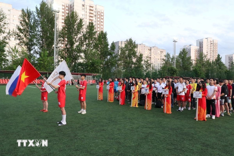 Lễ Bế mạc Giải bóng đá người Việt. (Ảnh: Quang Vinh/TTXVN)