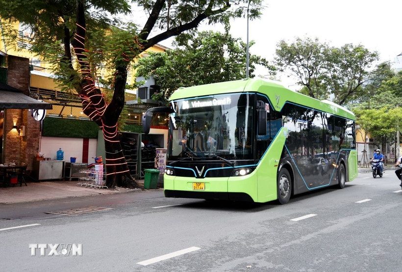 Xe bus điện. (Ảnh: Hồng Đạt/TTXVN)