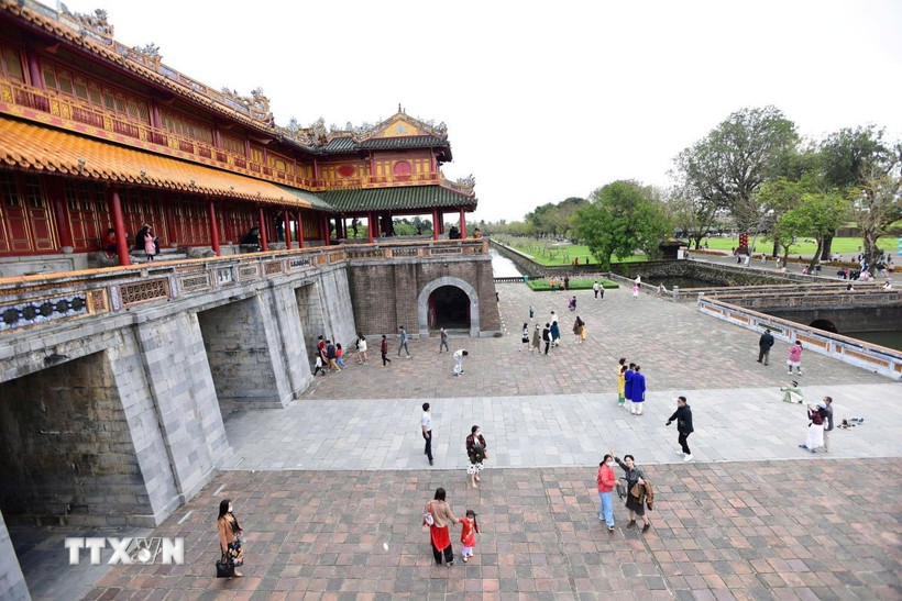 Di tích Ngọ Môn, điểm thu hút khách du lịch đến Huế. (Ảnh: Hải Âu/TTXVN)