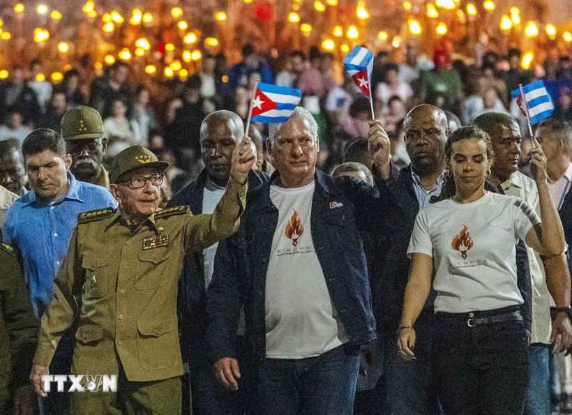 Đại tướng Raúl Castro Ruz, Chủ tịch Miguel Díaz-Canel. (Ảnh: TTXVN phát)