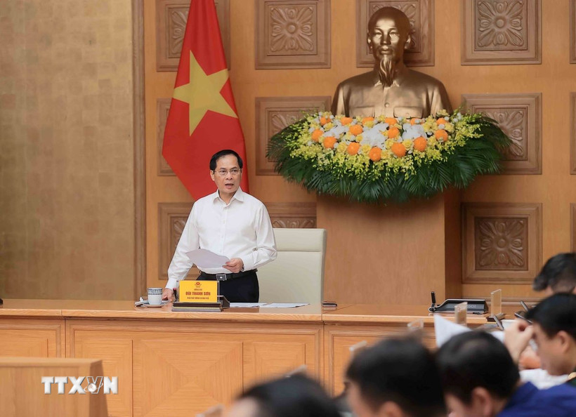 Phó Thủ tướng, Bộ trưởng Bộ Ngoại giao Bùi Thanh Sơn, Chủ tịch Ủy ban Quốc gia APEC 2027 phát biểu. (Ảnh: An Đăng/TTXVN) 
