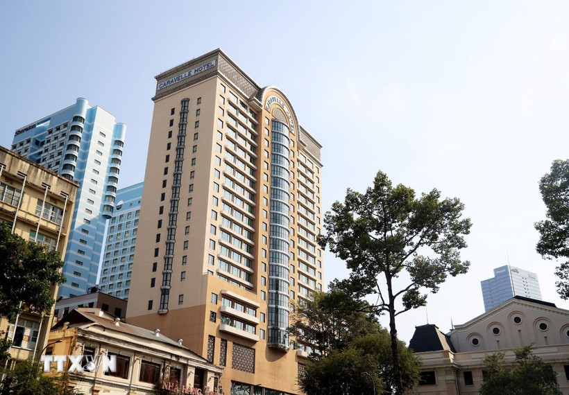 Một khách sạn tại trung tâm Thành phố Hồ Chí Minh được Cục Du lịch Quốc gia xếp vào top 10 khách sạn hàng đầu Việt Nam năm 2025. (Ảnh: Hồng Đạt/TTXVN)