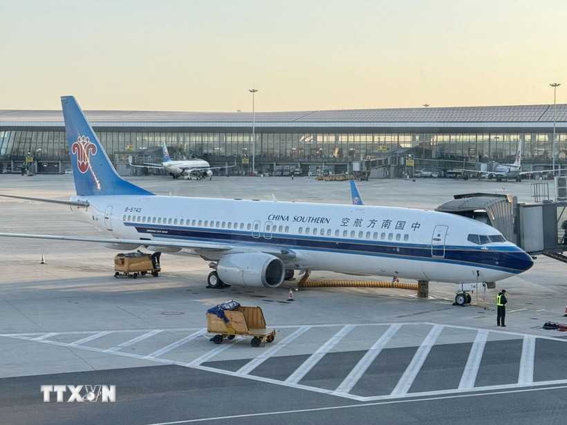 Máy bay của hãng hàng không Phương Nam Trung Quốc (China Southern Airlines) tại sân bay Đại Hưng. (Ảnh: Công Tuyên/TTXVN)