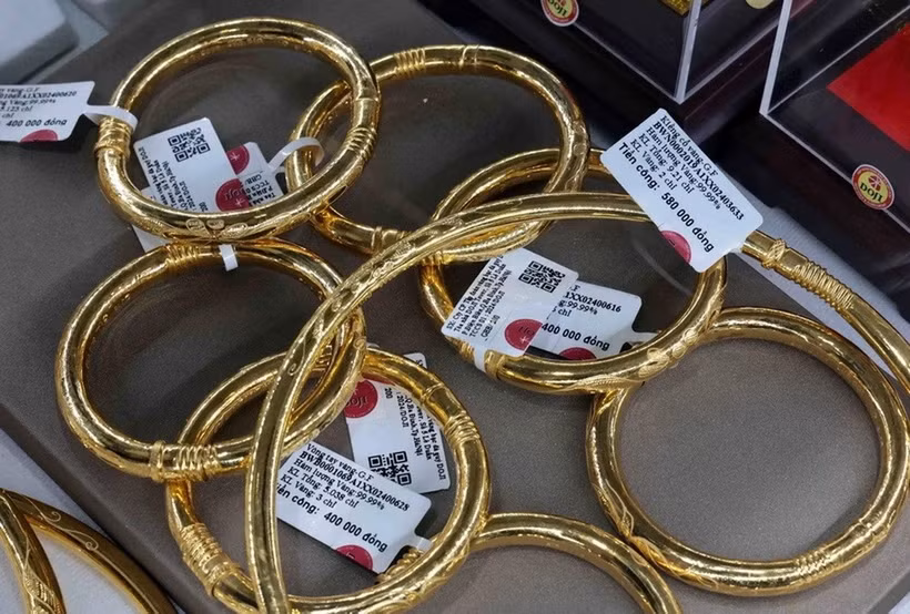 Vàng trang sức bày bán tại cửa hàng của Tập đoàn Vàng bạc Đá quý Doji. (Ảnh: Trần Việt/TTXVN)