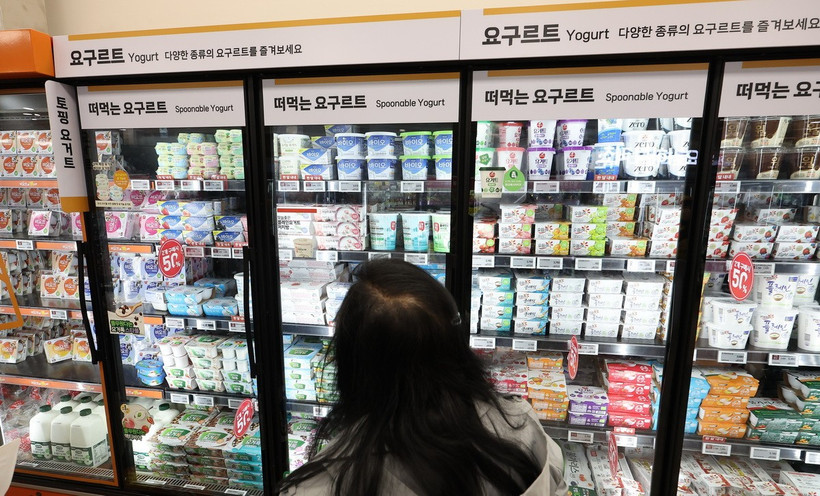 Thực phẩm được bày bán tại siêu thị ở Seoul, Hàn Quốc. (Ảnh: Yonhap/TTXVN)